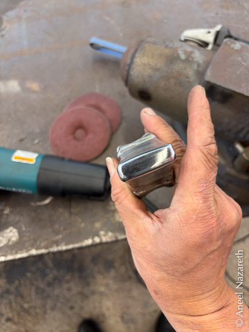 A peen-on view of the hammer head. It has been rounded and polished